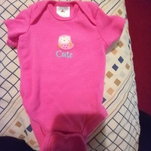 NEWBORN GIRLS ONESIE